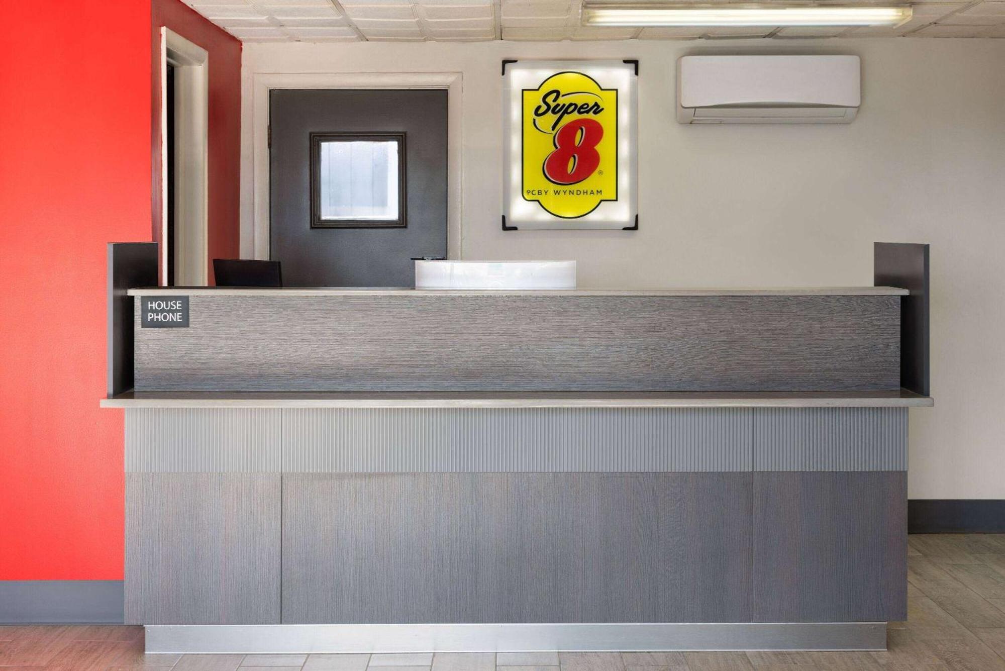 موتيل Super 8 By Wyndham هازلتون المظهر الخارجي الصورة